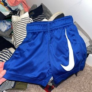Boys Nike toddler shorts 2t
